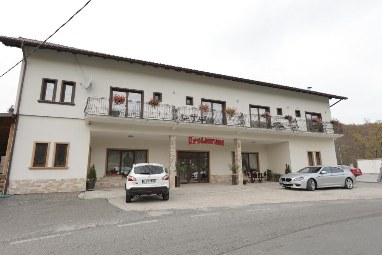 Pensiune Restaurant Liana Mehadia Ngoại thất bức ảnh
